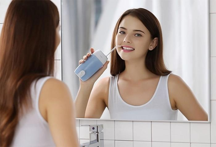 Sử dụng cách này chắc chắn sẽ làm sạch những vùng khó tiếp cận của răng niềng và mắc cài - Ảnh 1